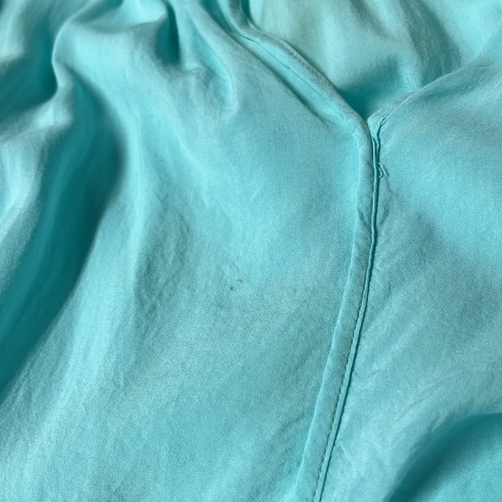 Stylus V-neck Aqua Top